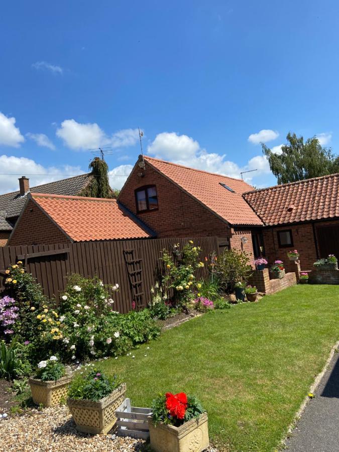 Willow Tree Cottages Newark-on-Trent  Екстер'єр фото