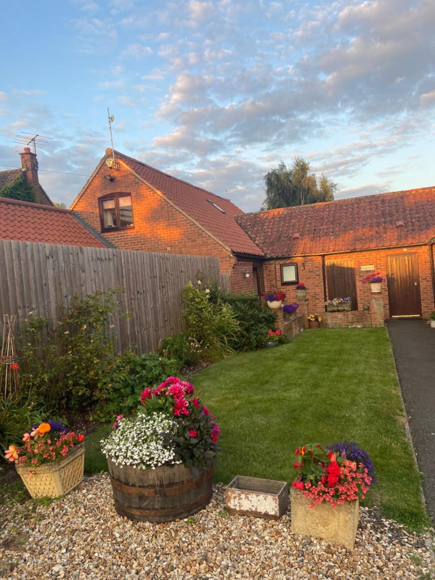 Willow Tree Cottages Newark-on-Trent  Екстер'єр фото